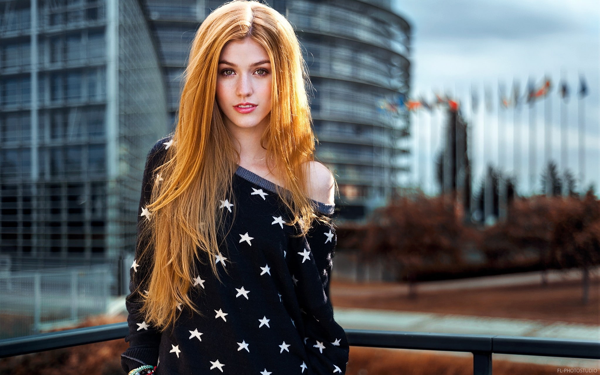 Women's Black And White Star Print Long-sleeved Top, - Katherine Mcnamara Long Hair , HD Wallpaper & Backgrounds