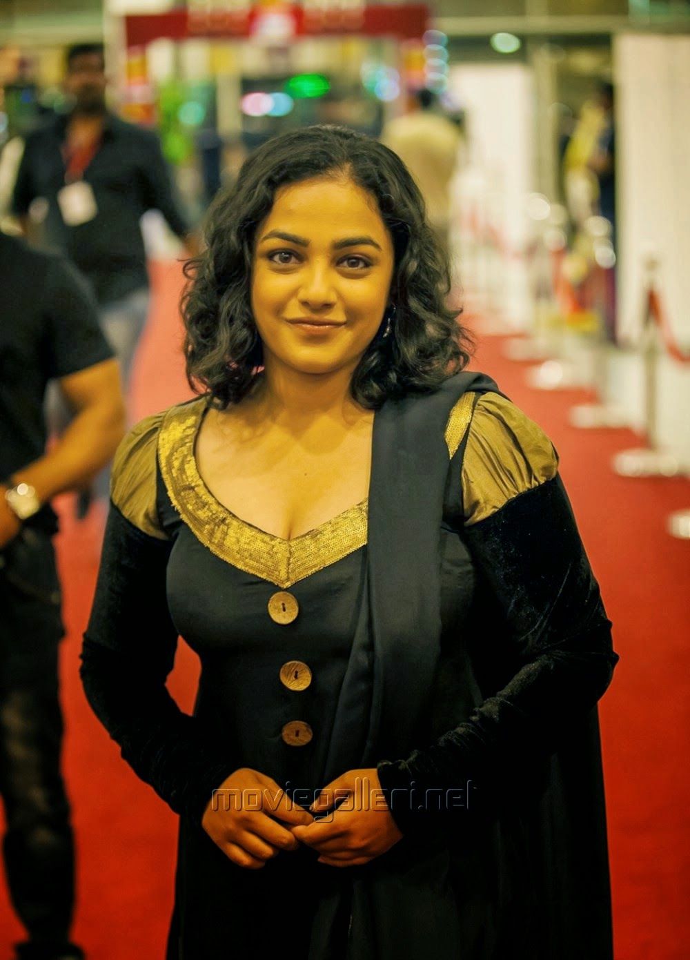 Nithya Menen Is An Indian Film Actress And Playback - Nithya Menon Hot Cleavage , HD Wallpaper & Backgrounds