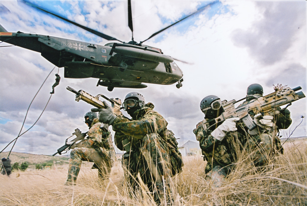 В Настоящее Время В Славянске В Плену У Пророссийских - Special Forces Fast Rope , HD Wallpaper & Backgrounds