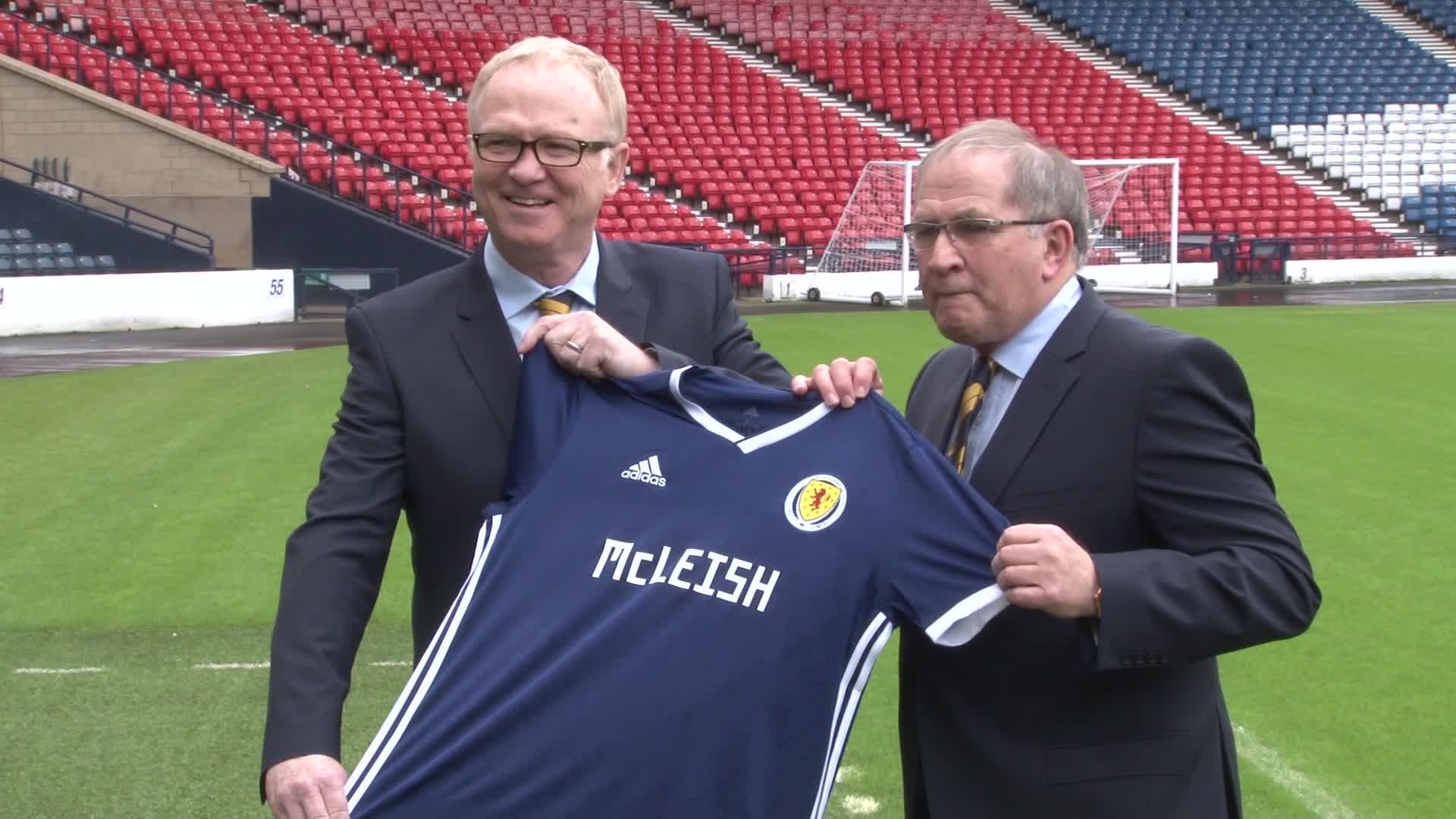 Video Loading - Sir Alex Ferguson Scotland , HD Wallpaper & Backgrounds