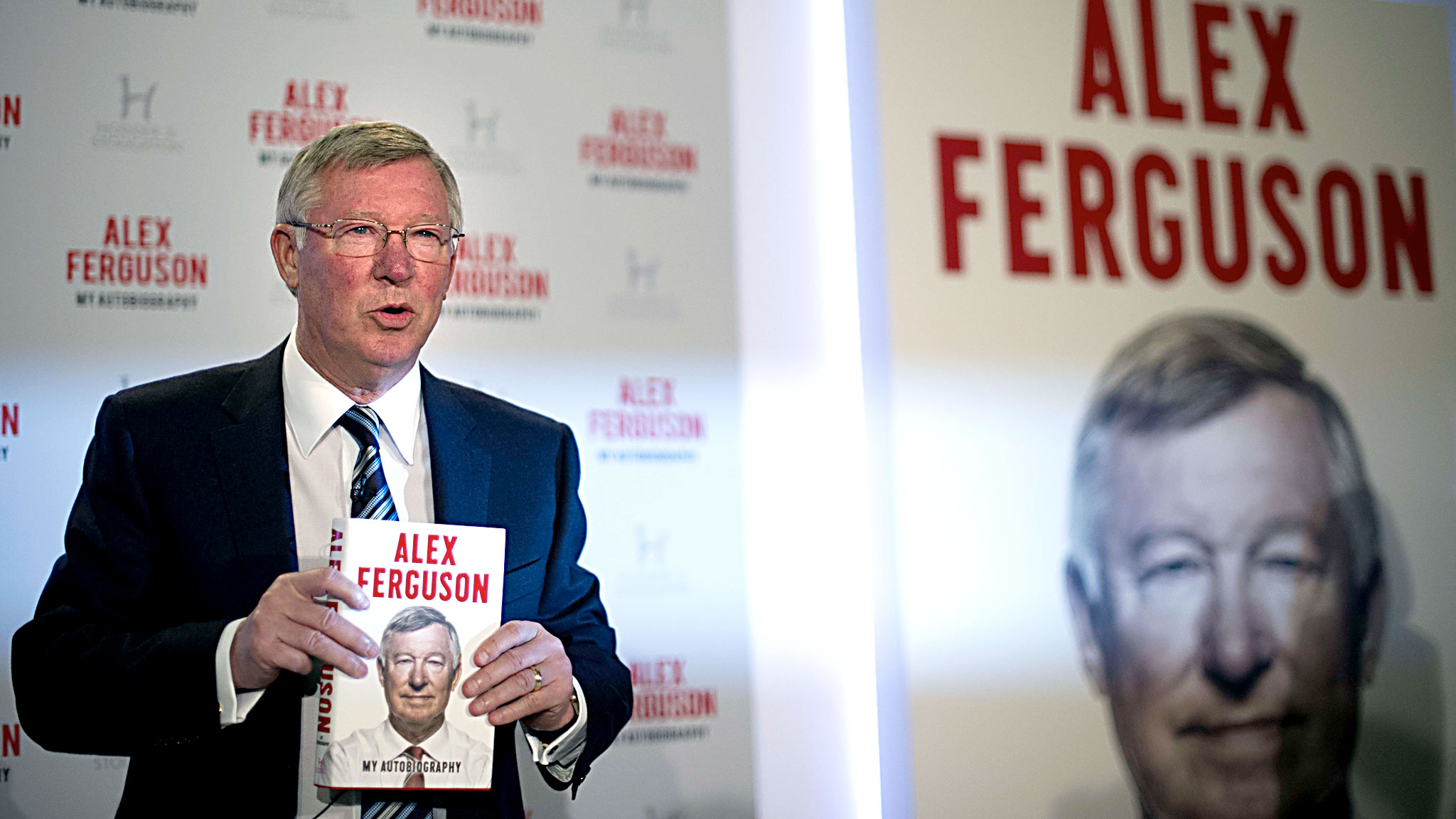 Sir Alex Ferguson Imparts His Management Wisdom - Alex Ferguson Kniha , HD Wallpaper & Backgrounds