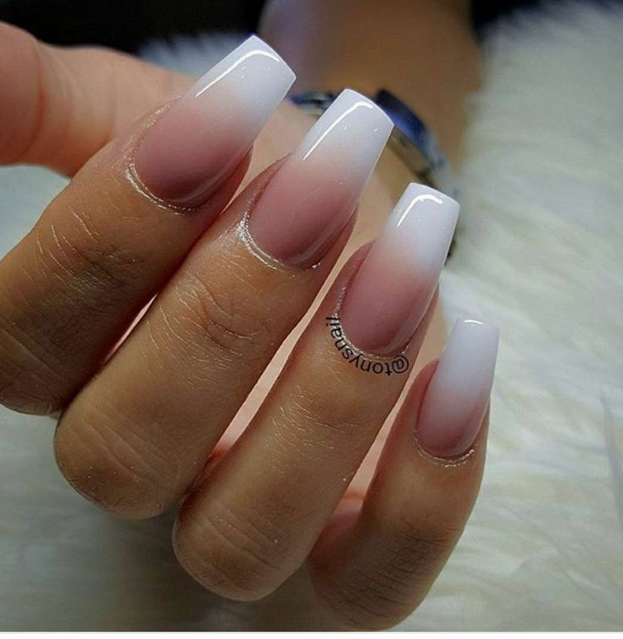 Mobiles Qhd - Ombre French Tip Acrylic Nails , HD Wallpaper & Backgrounds