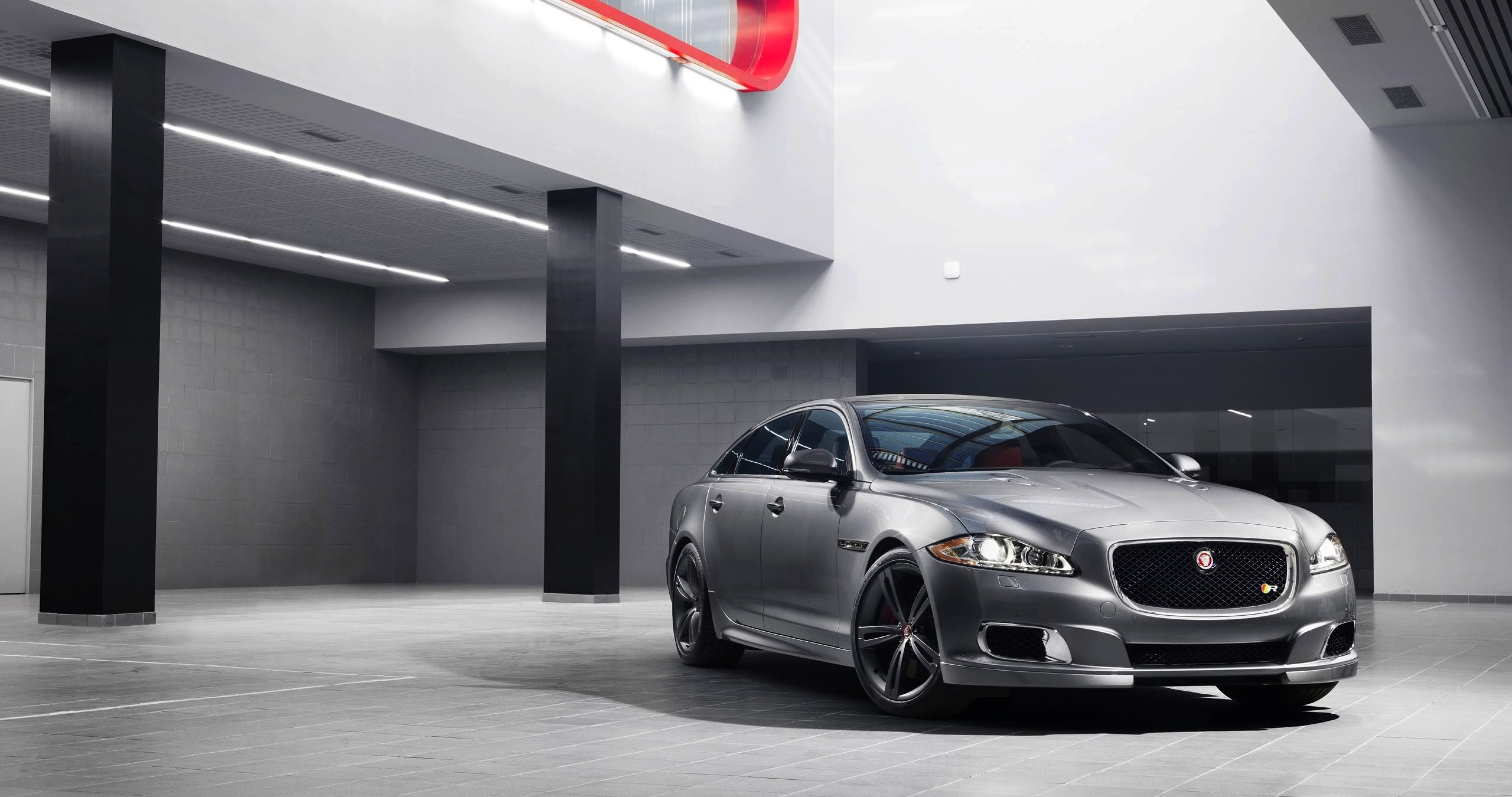 Jaguar Xjr Auto 2014 Wallpaper 4k Ultra Hd Wallpaper - Jaguar Red Center Caps , HD Wallpaper & Backgrounds