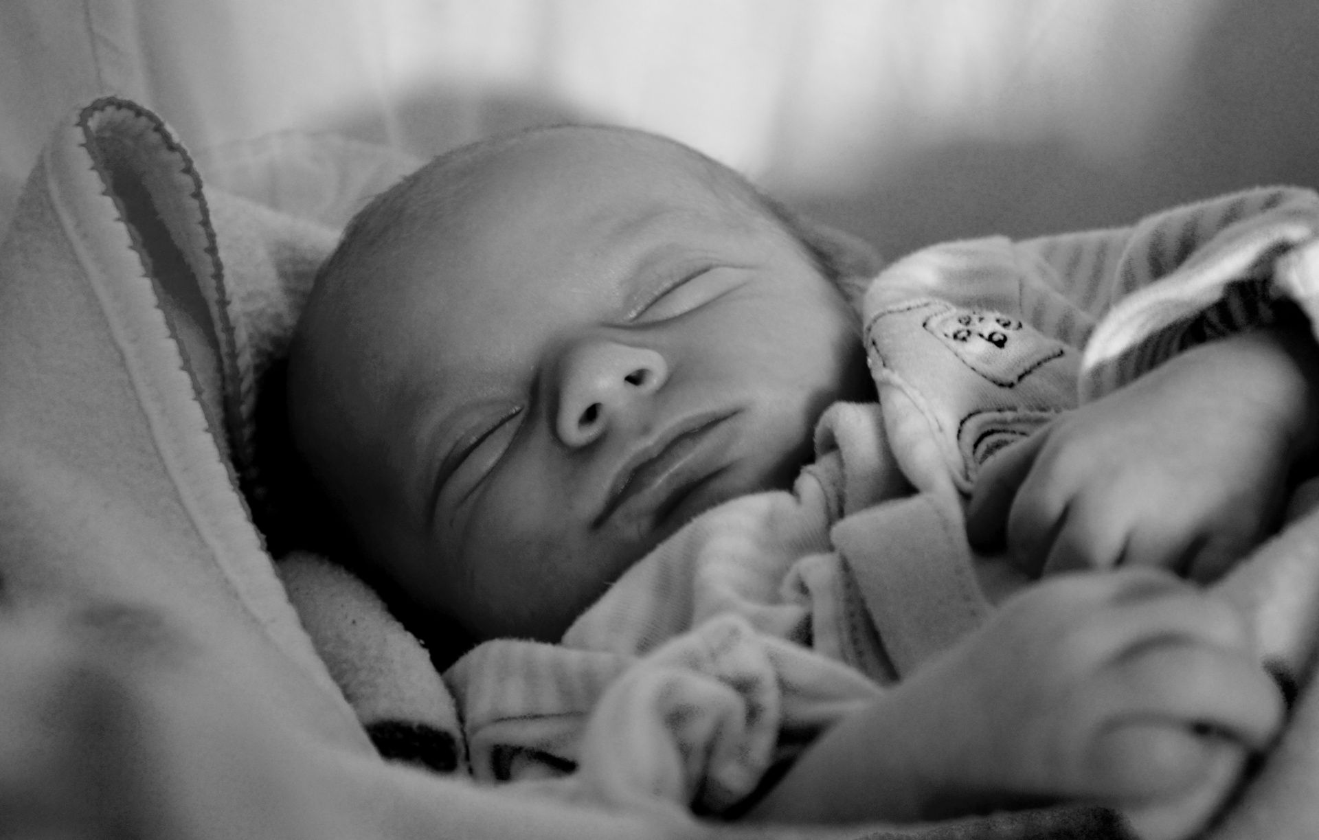 Babies Wallpaper Sleeping Baby Black&white Photo - Newborn Baby Black And White , HD Wallpaper & Backgrounds