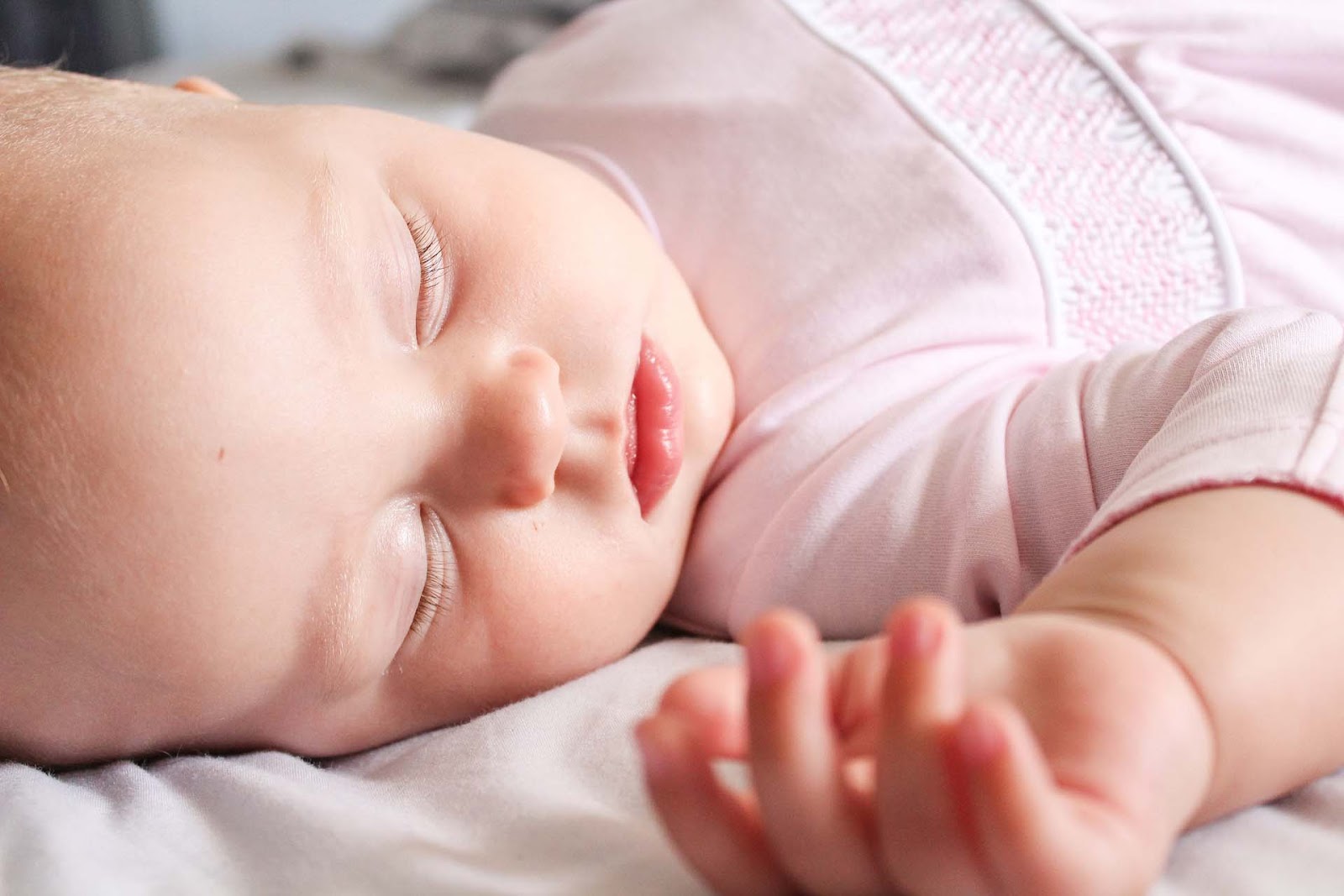 Sweet Sleeping Baby Wallpaper - Sleeping Easy , HD Wallpaper & Backgrounds