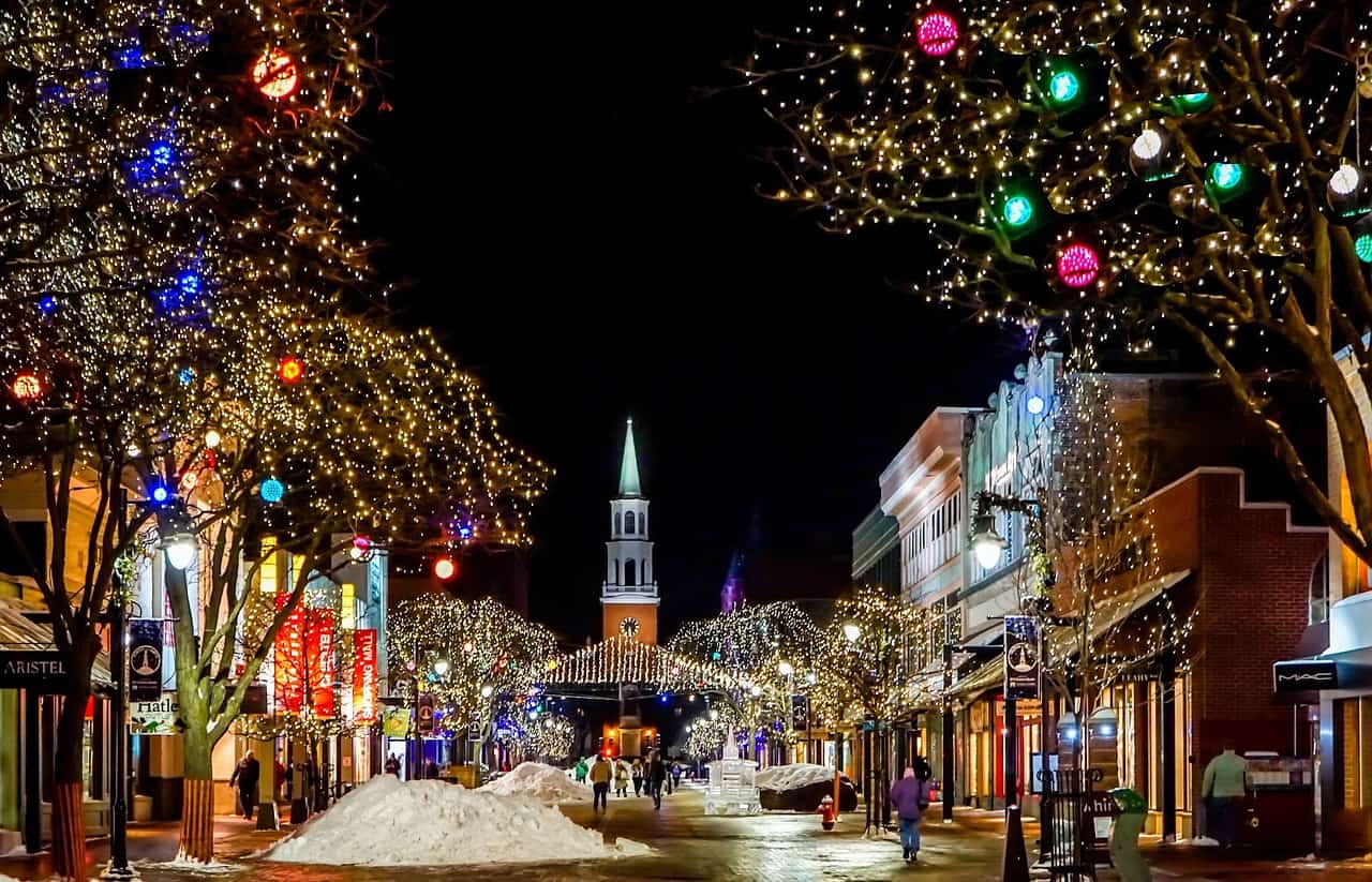 Toontown Christmas At City - Burlington Vermont Christmas , HD Wallpaper & Backgrounds
