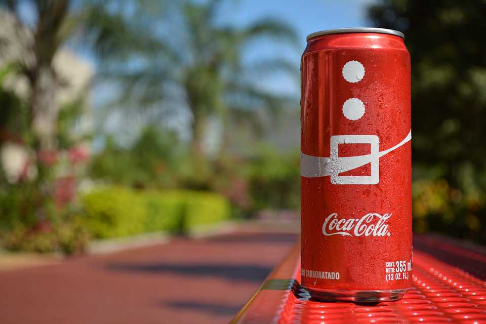 Soda Wallpaper - Coca Cola Can With Background , HD Wallpaper & Backgrounds