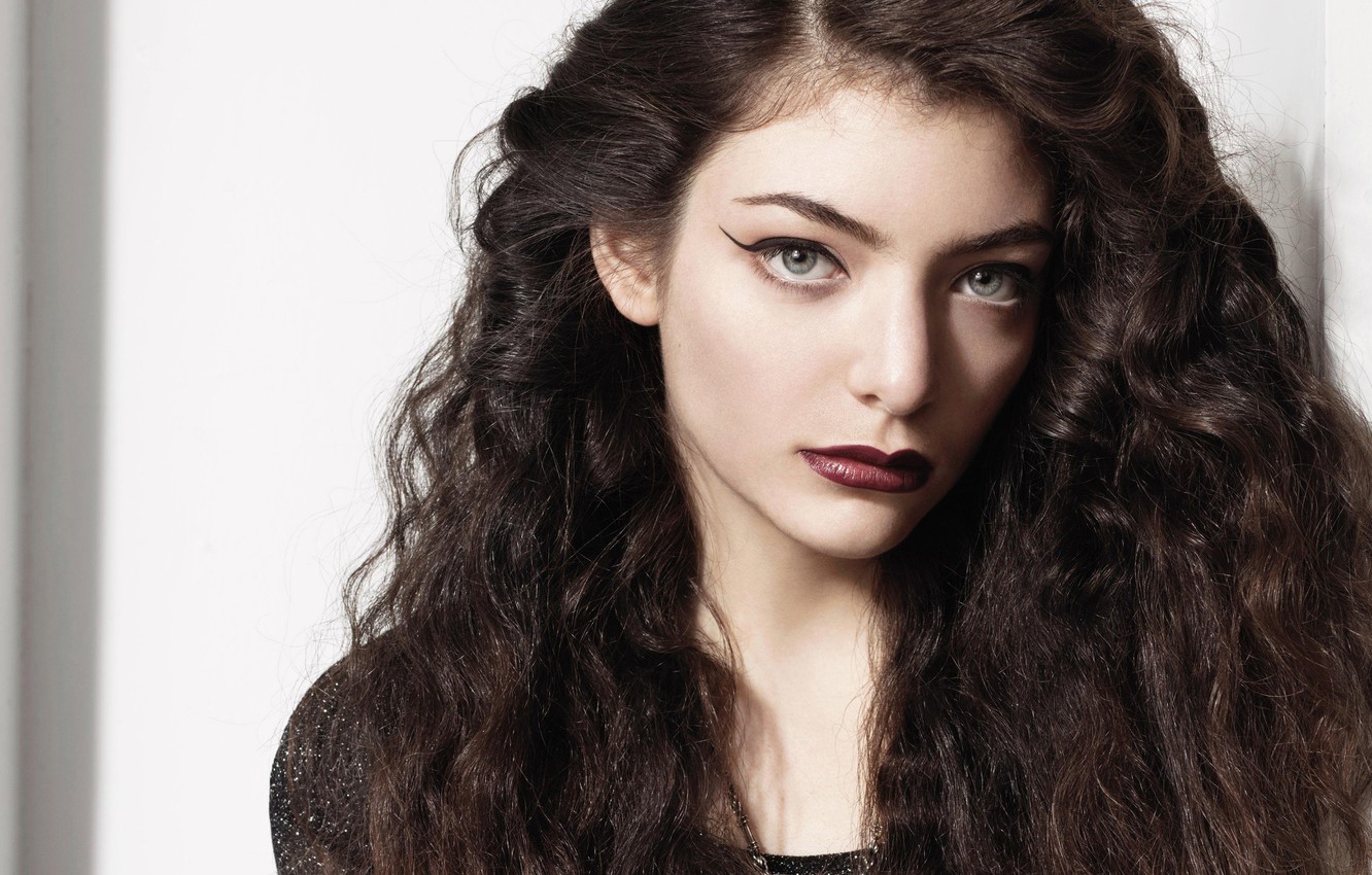 Photo Wallpaper Look, Girl, Arrows, Hair, Portrait, - Lorde Royals , HD Wallpaper & Backgrounds