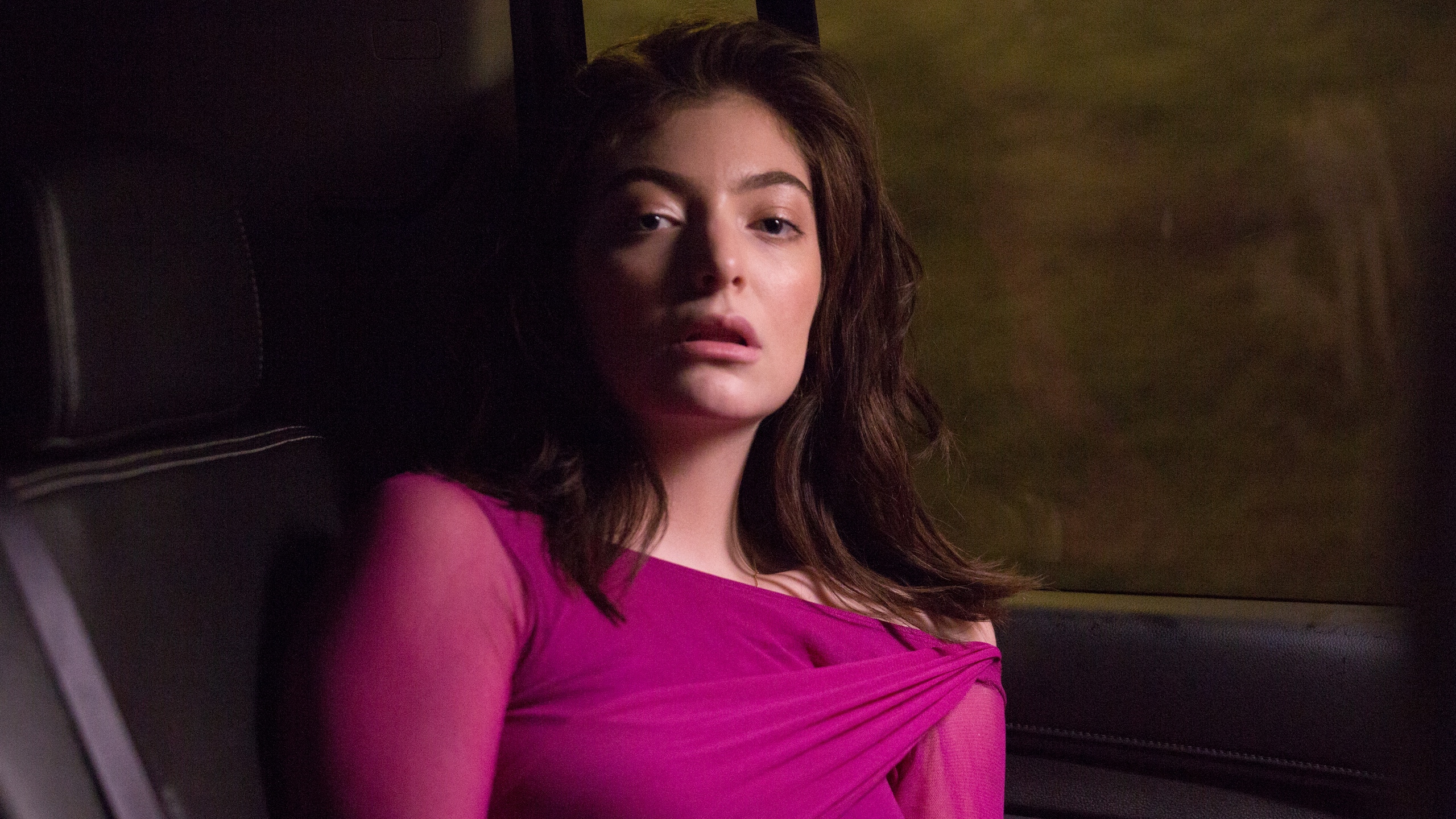 Lorde 2017 Press Pic Supplied - Lorde Green Light Dress , HD Wallpaper & Backgrounds