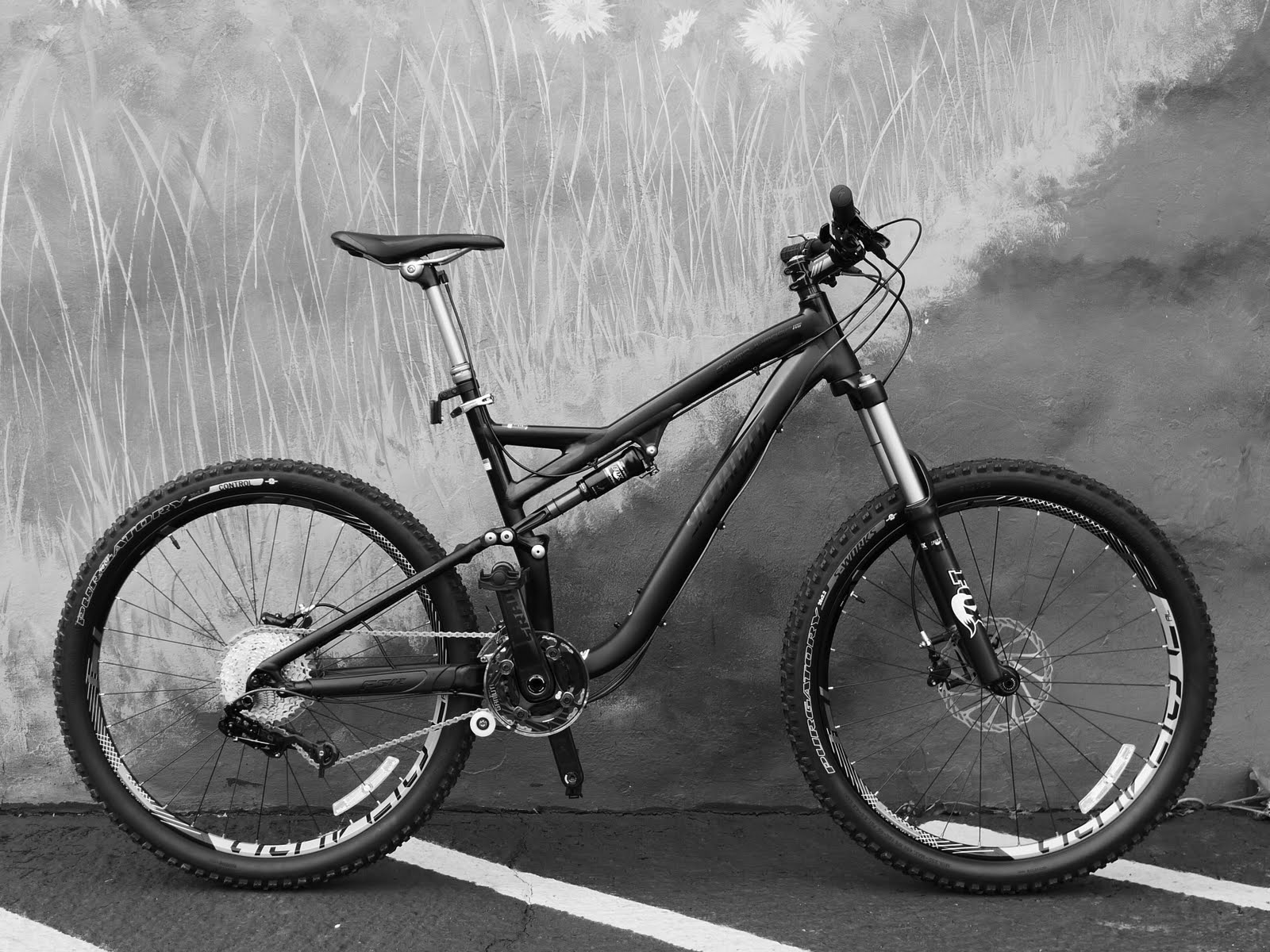 Mountain Bike Specialized Hardrock Source - Specialized Stumpjumper Fsr Carbon 2010 , HD Wallpaper & Backgrounds