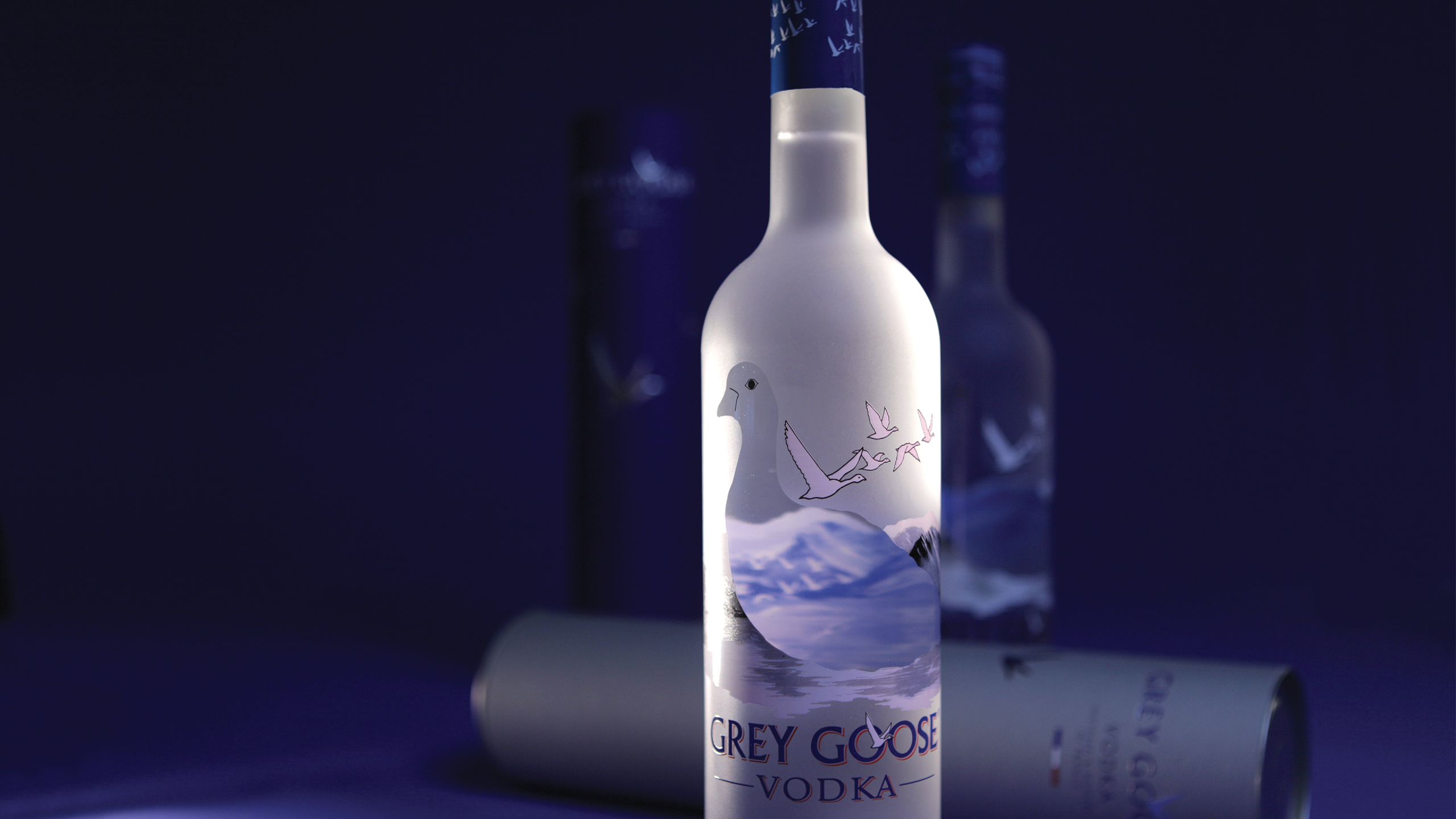 Grey Goose's Flight - Frosted Bottle Glass Spirits , HD Wallpaper & Backgrounds
