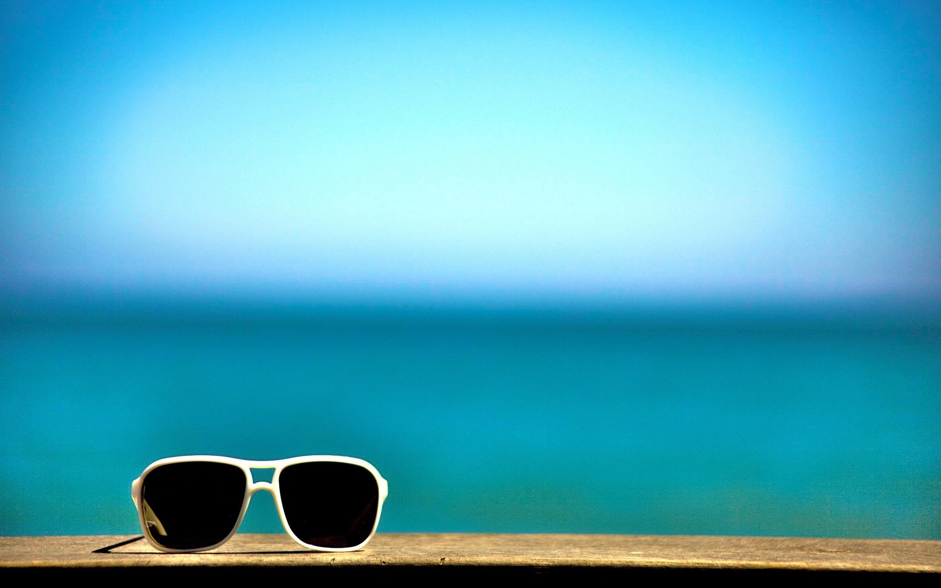 Stylish Black Goggles At Beach Happy Wallpapers - Summer Time , HD Wallpaper & Backgrounds