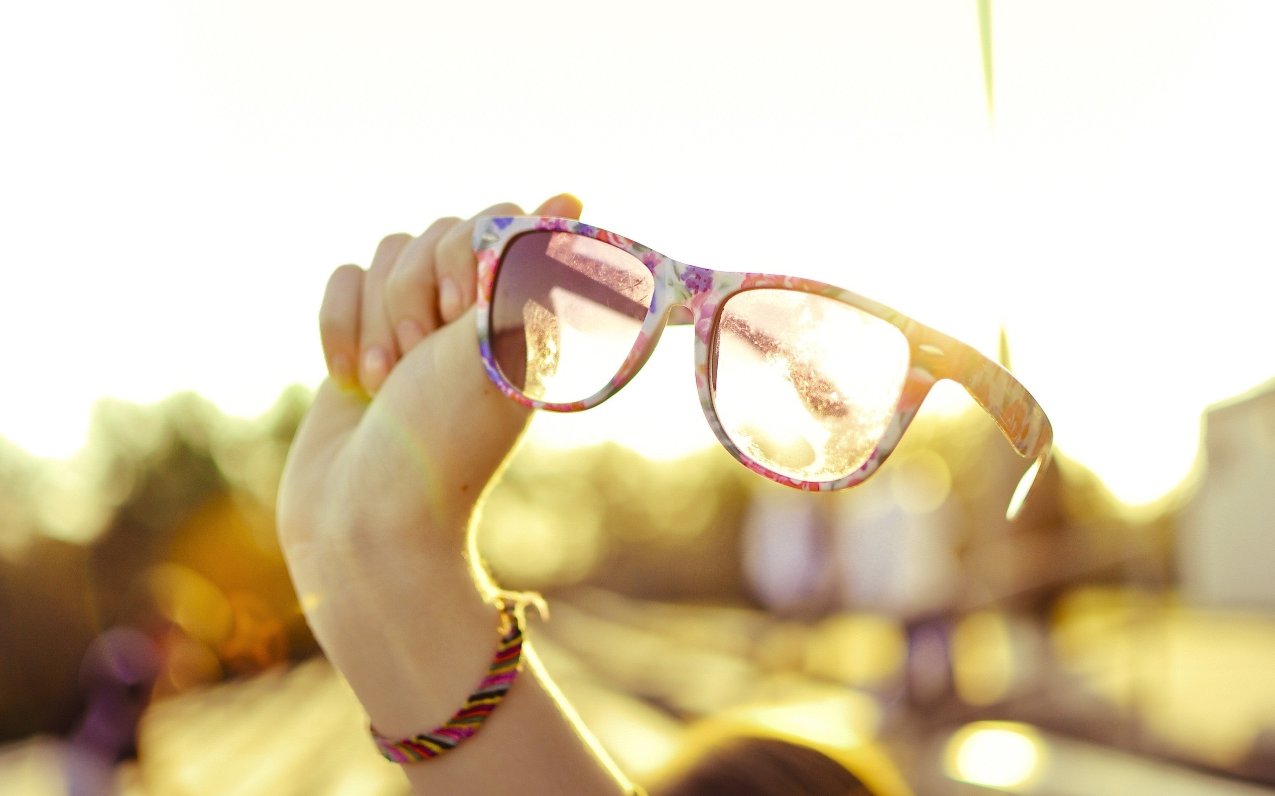 Hands Glasses Sunlight Wallpaper - Mobile Android Trendy Wallpapers Hd , HD Wallpaper & Backgrounds