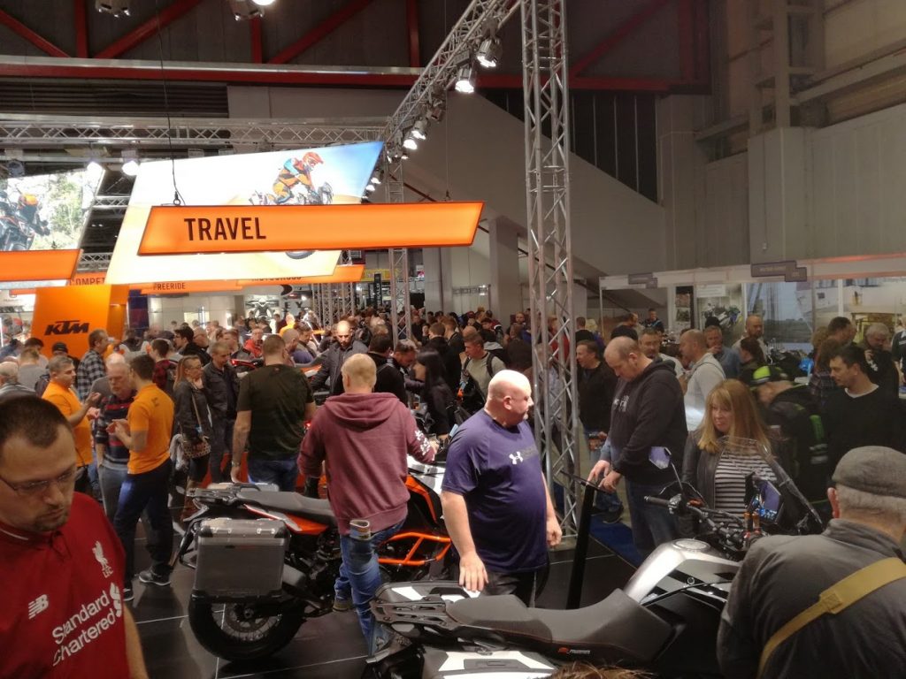 Busy Ktm Stand - Crowd , HD Wallpaper & Backgrounds