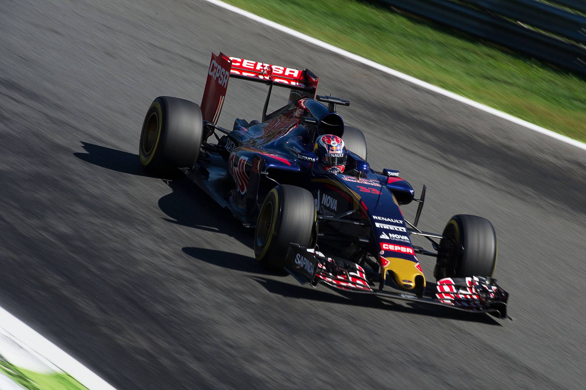 Red Bull Toro Rosso Hd Wallpaper - 2015 Australian Grand Prix Verstappen , HD Wallpaper & Backgrounds