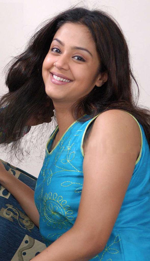Tinagaran Tamilselva - Jyothika Tamil Actress , HD Wallpaper & Backgrounds