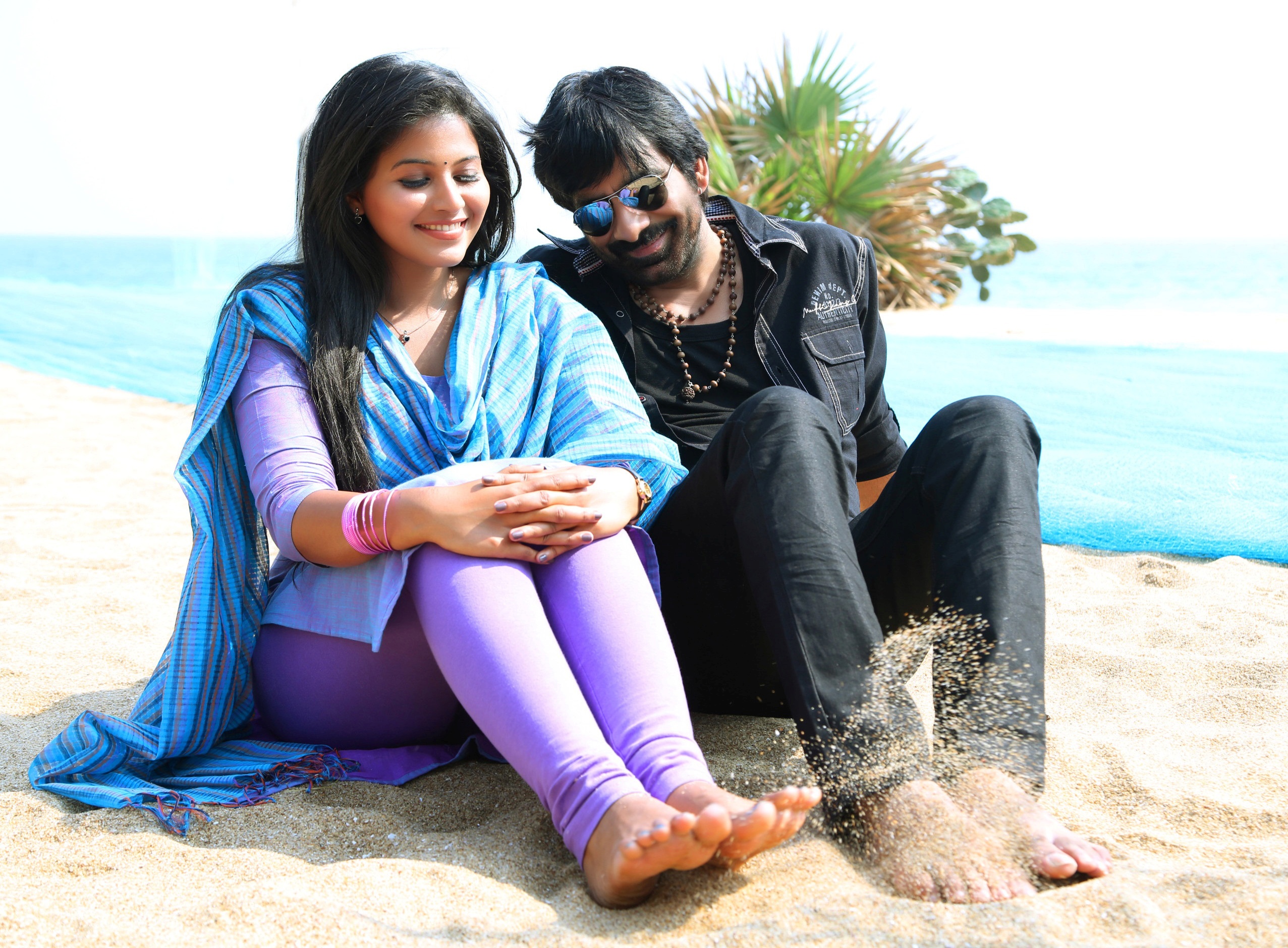 Anjali And Ravi Teja In Balupu Telugu Movie Hd Wallpaper - Balupu Movie , HD Wallpaper & Backgrounds