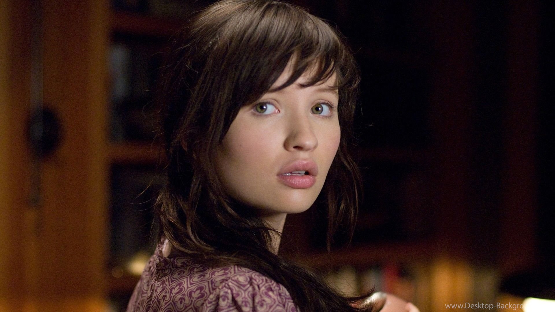 Popular - Emily Browning , HD Wallpaper & Backgrounds