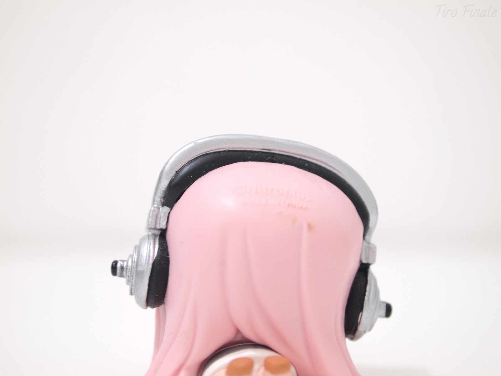Their Small Size Means You Can Display Them Almost - Headphones , HD Wallpaper & Backgrounds