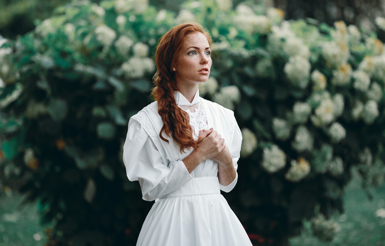 Photo Wallpaper Look, Girl, Model, Portrait, Surprise, - Oksana Butovskaya , HD Wallpaper & Backgrounds