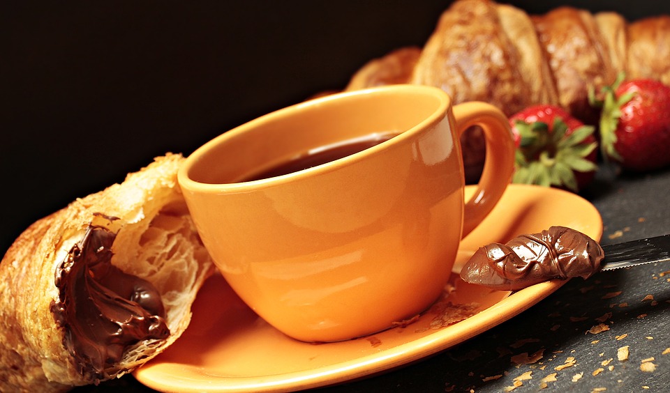 Coffee, Croissant, Coffee Cup - Coffee And Croissant , HD Wallpaper & Backgrounds