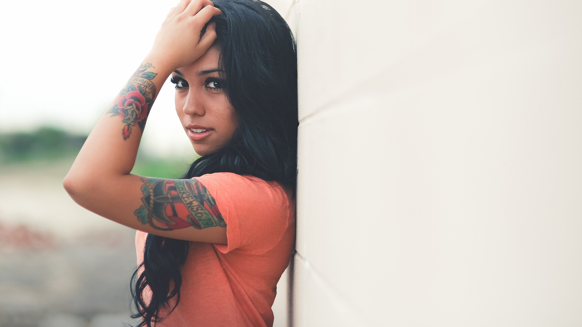 Tattooed Brunette , HD Wallpaper & Backgrounds