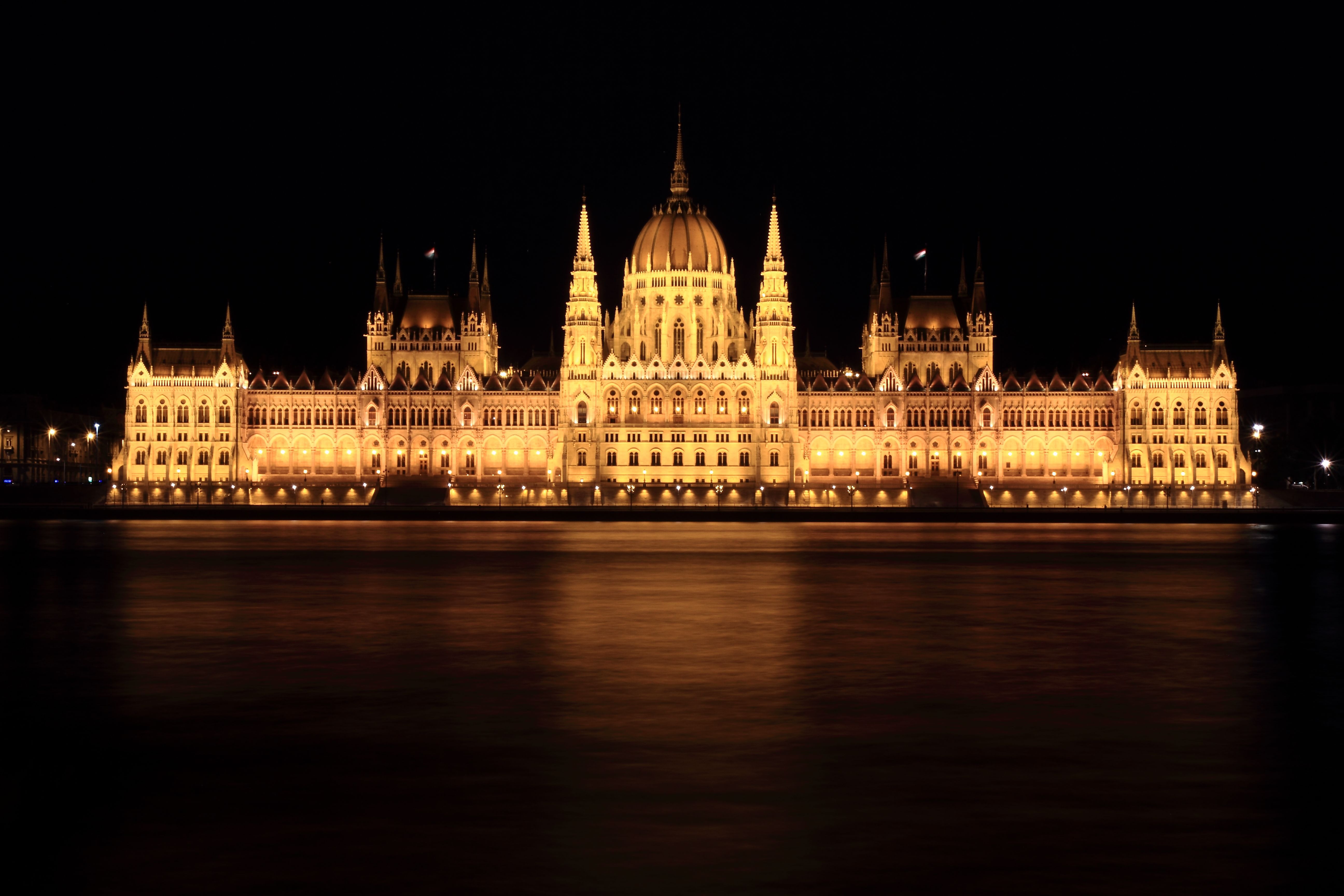 Download Buildings Wallpaper For Your Desktop Completely - Hungarian Parliament Building , HD Wallpaper & Backgrounds