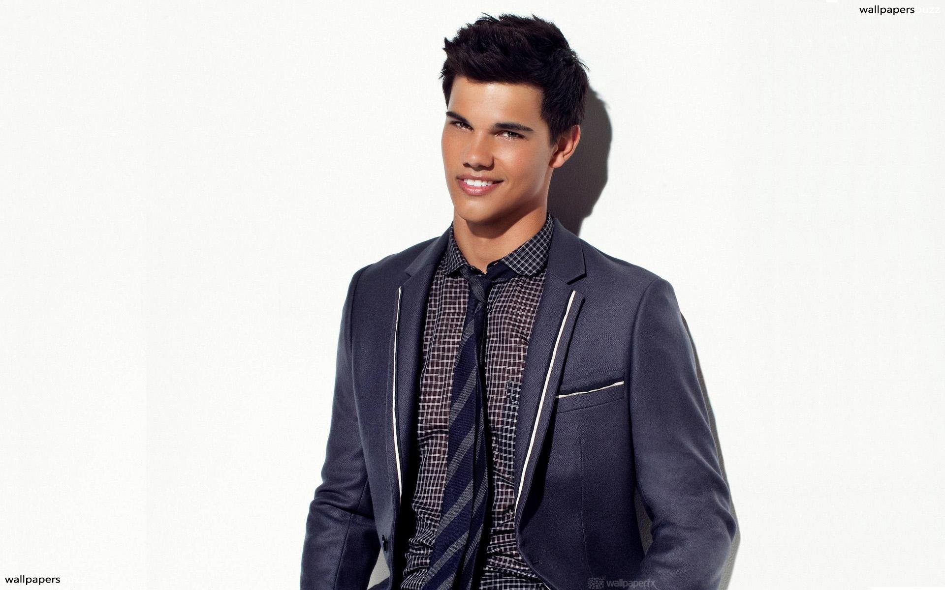 Stylish Taylor Lautner - Taylor Lautner In The Suit , HD Wallpaper & Backgrounds