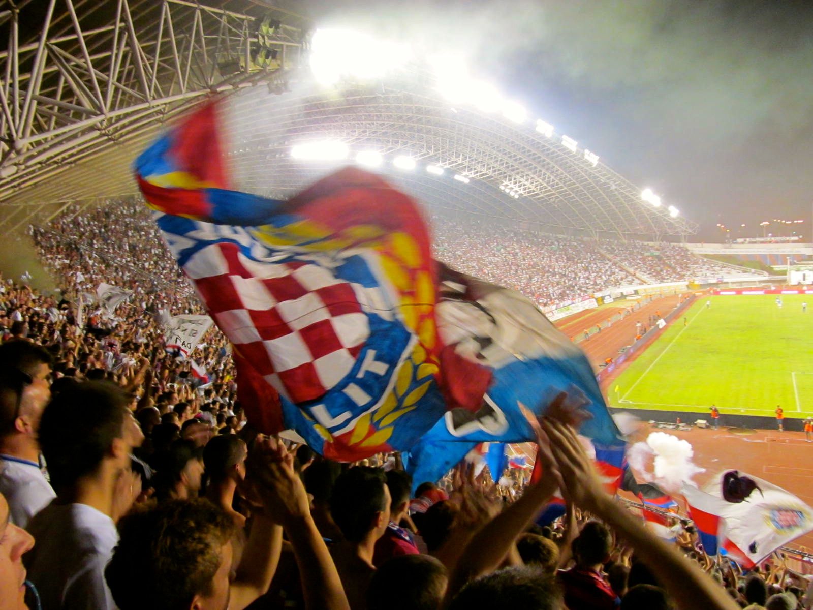Hajduk Wallpaper - Torcida Hajduk Split , HD Wallpaper & Backgrounds