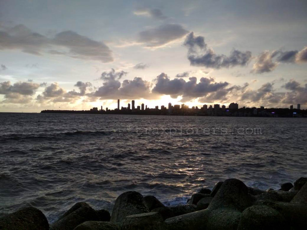 Marine Drive-natural Bay, South Mumbai @traxplorers - Sea , HD Wallpaper & Backgrounds