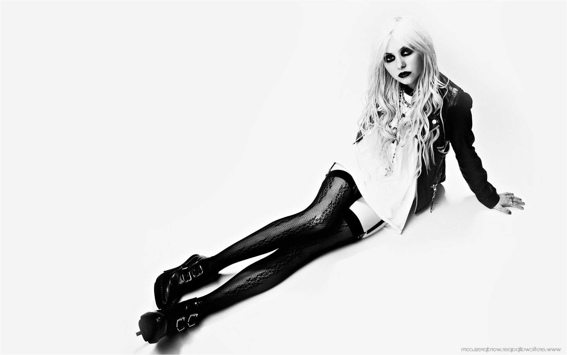 63664094 The Pretty Reckless Wallpapers - Latex Clothing , HD Wallpaper & Backgrounds