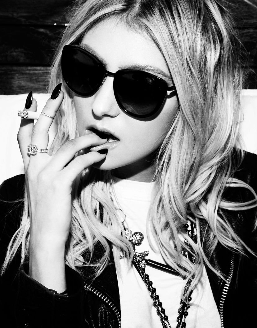 Xxw Artwork The Pretty Reckless Poster Singer/pop/music - Taylor Momsen With Glasses , HD Wallpaper & Backgrounds