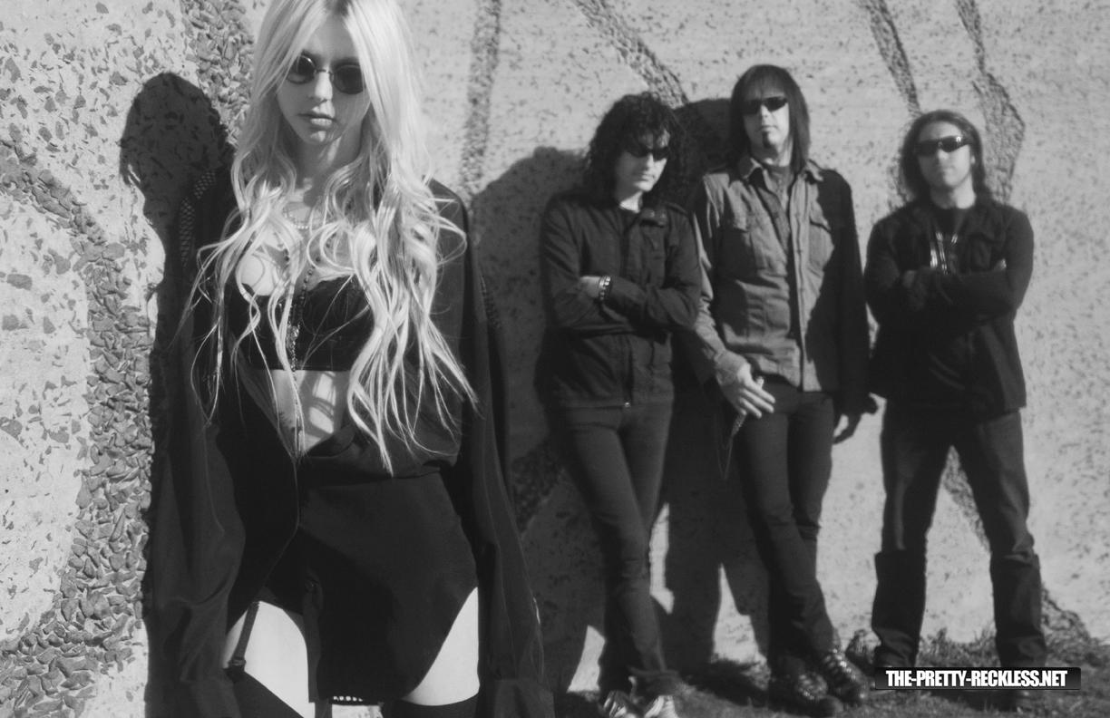 The Pretty Reckless Wallpaper - Pretty Reckless Black And White , HD Wallpaper & Backgrounds