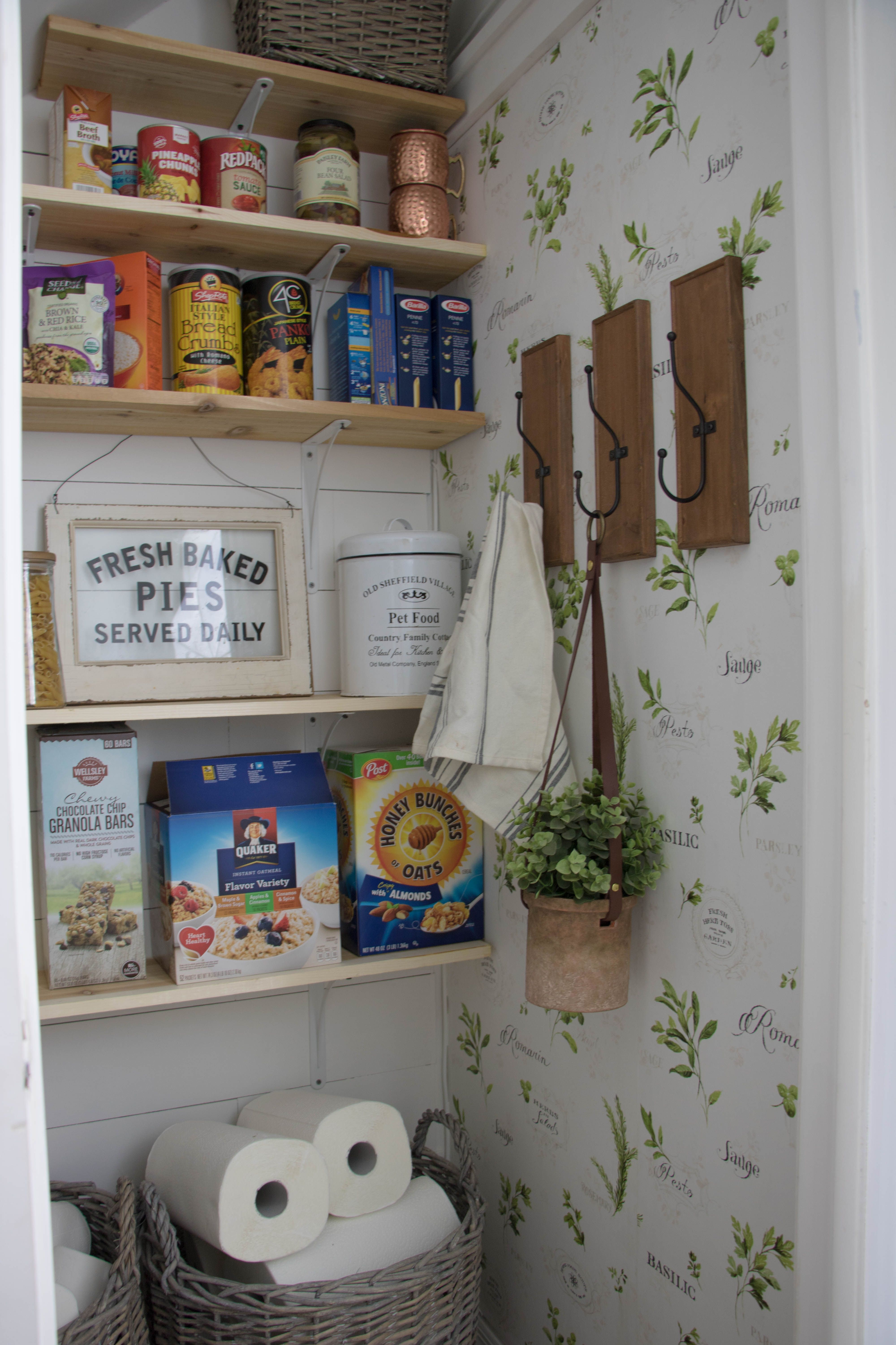Deb Choose A Cute Green And White Farmhouse Design - Closet , HD Wallpaper & Backgrounds