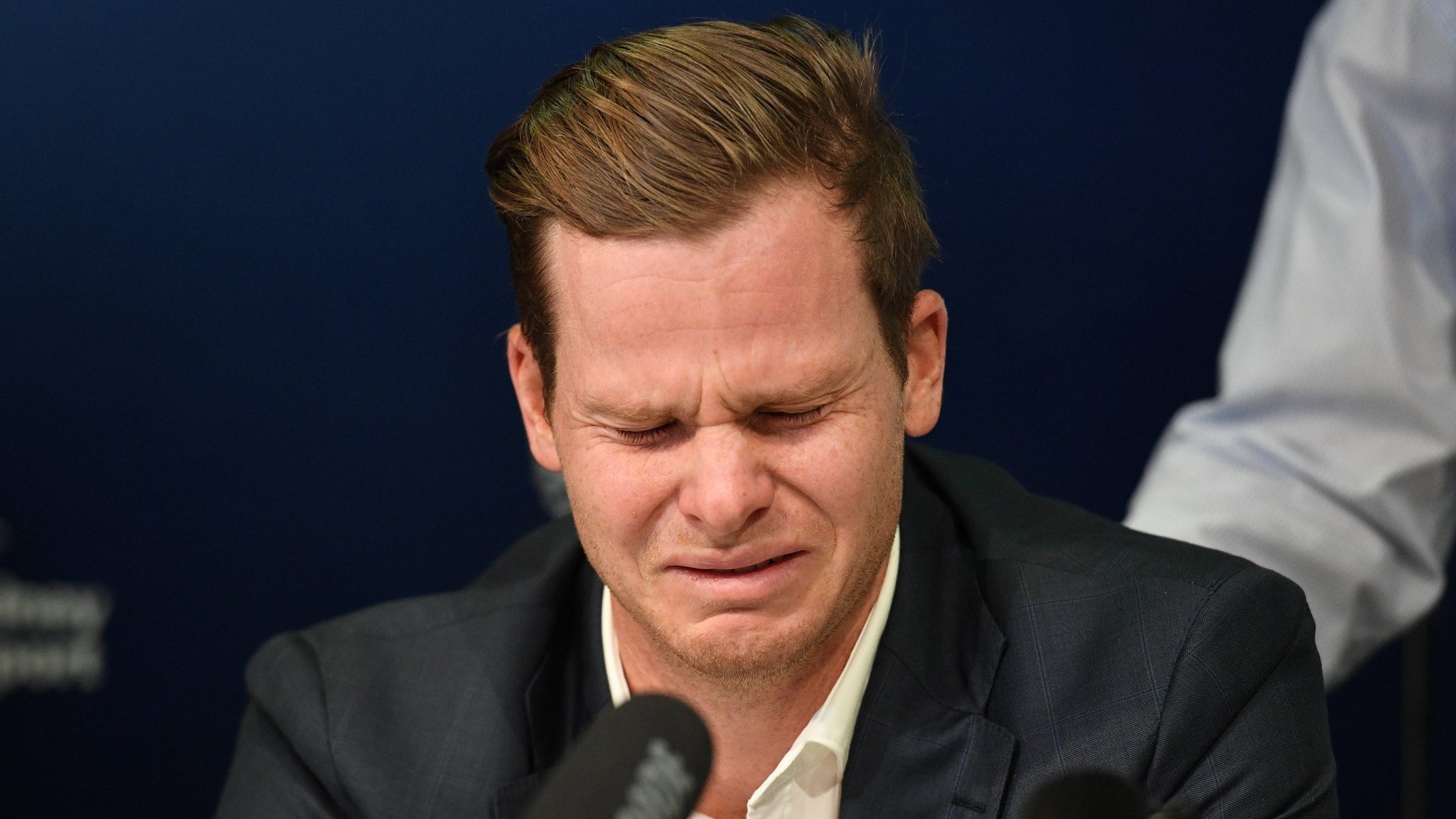 Disgraced Cricketer Steve Smith Shows Ceos How To Say - Steve Smith Crying Meme , HD Wallpaper & Backgrounds
