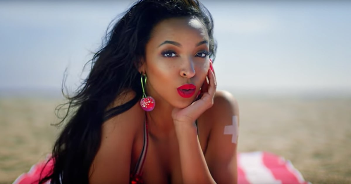 Tinashe Leads A Bae Watch Crew In The Summer-y Video - Tinashe Superlove , HD Wallpaper & Backgrounds