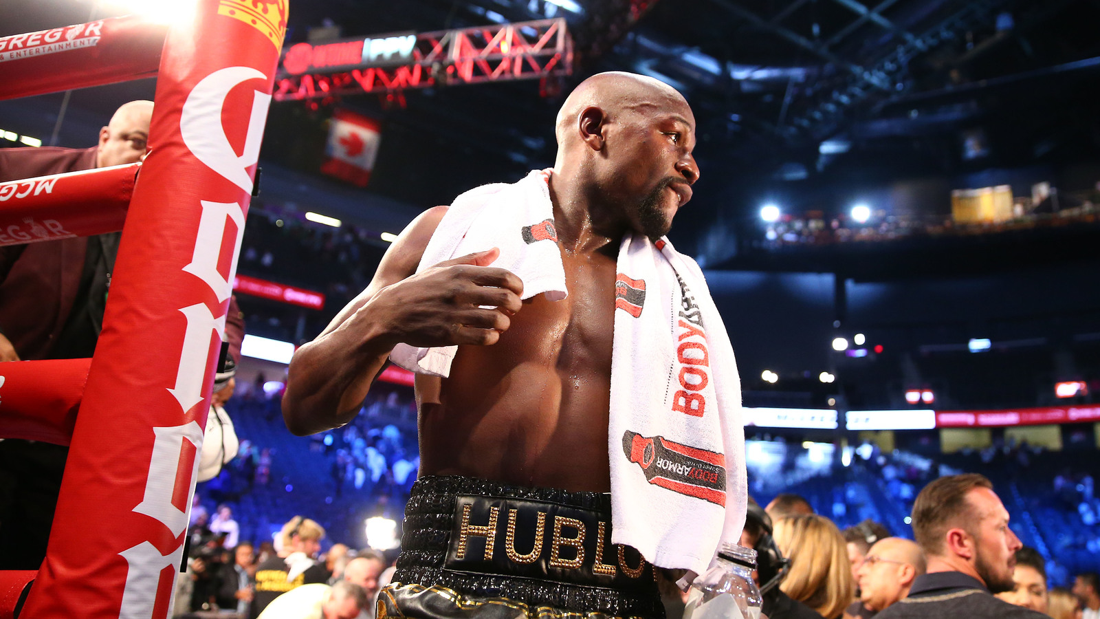 This Video Shows Floyd Mayweather's 'tmt' Member Assaulting - Conor Mcgregor Injured Mayweather , HD Wallpaper & Backgrounds