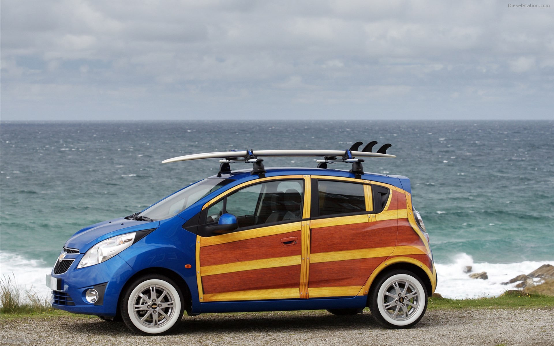 Chevrolet Spark Woody Wagon - Chevrolet Spark With Surfboard , HD Wallpaper & Backgrounds
