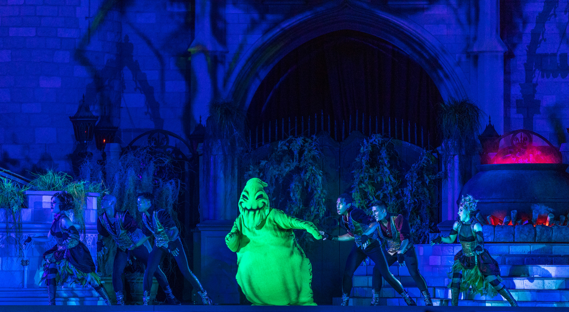 In My Opinion, The Show Is A Must See And Is Almost - Wdw Hocus Pocus Show , HD Wallpaper & Backgrounds