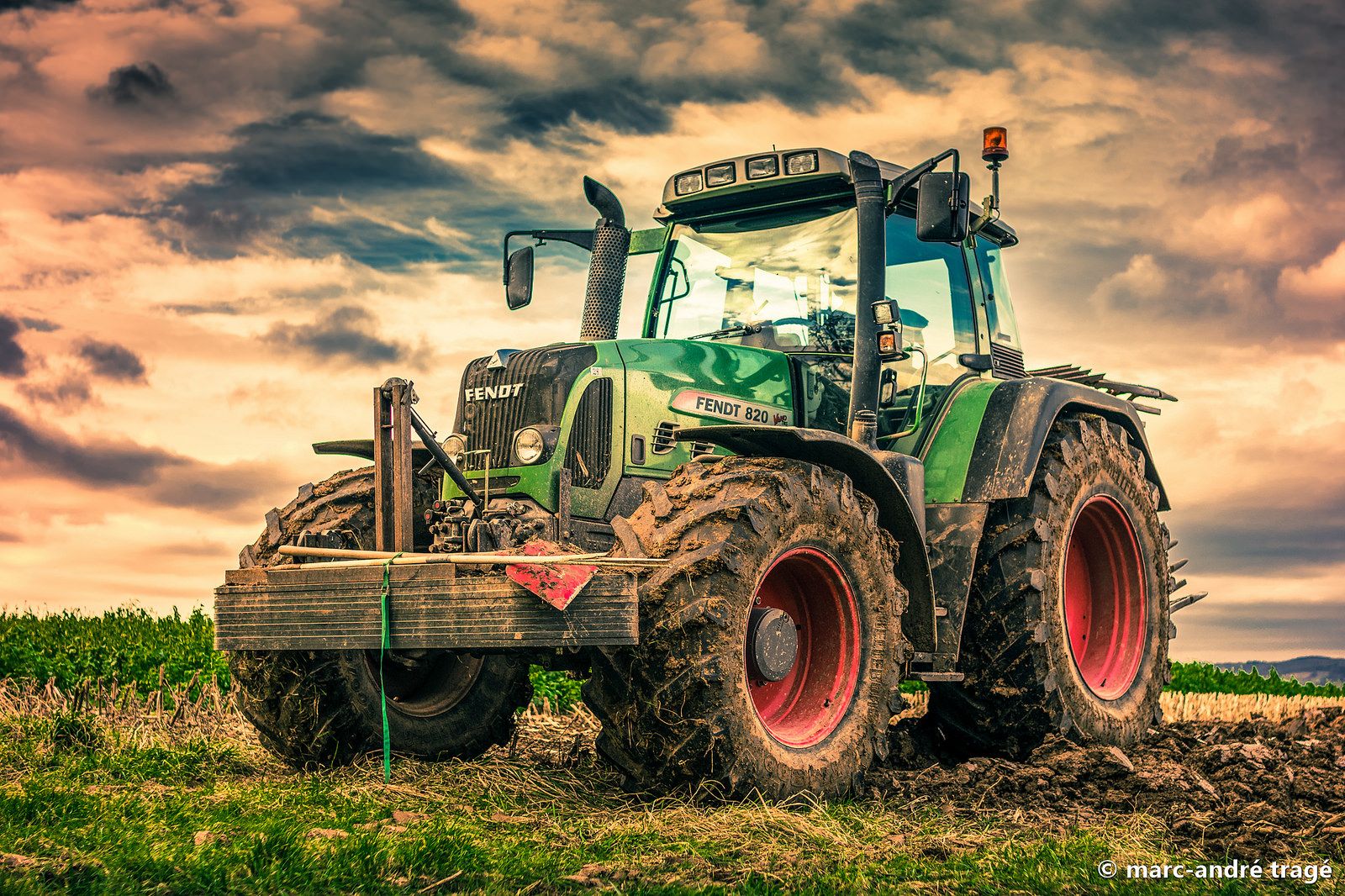 Fendt 820 Traktor - Am A Farmer T Shirt , HD Wallpaper & Backgrounds