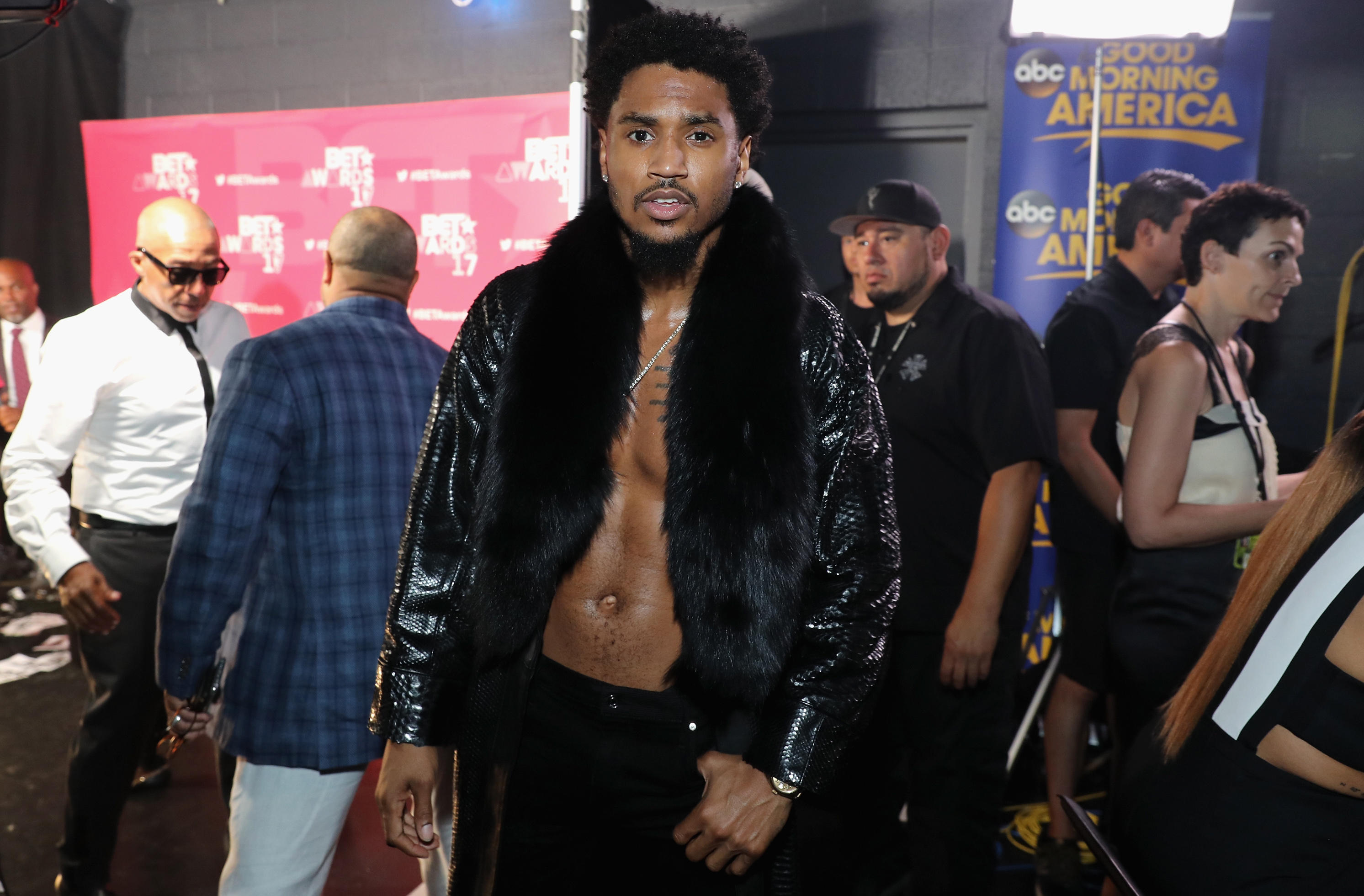 Trey Songz Arrested For Allegedly Punching Woman - Trey Songz Bet Awards 2017 , HD Wallpaper & Backgrounds