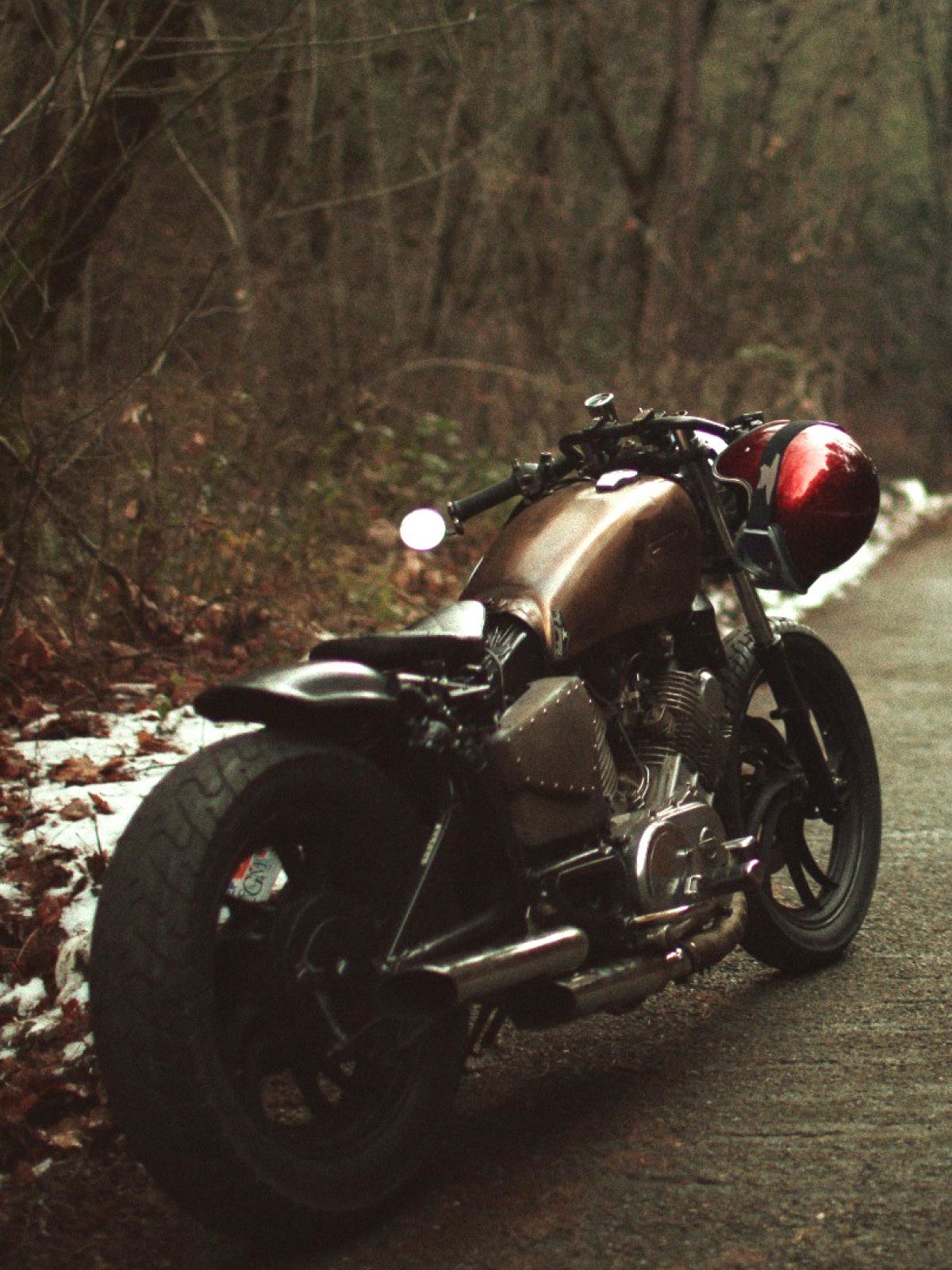 Bobber Autumn Helmets Mobile Wallpaper - Harley Davidson Wallpaper Hd , HD Wallpaper & Backgrounds