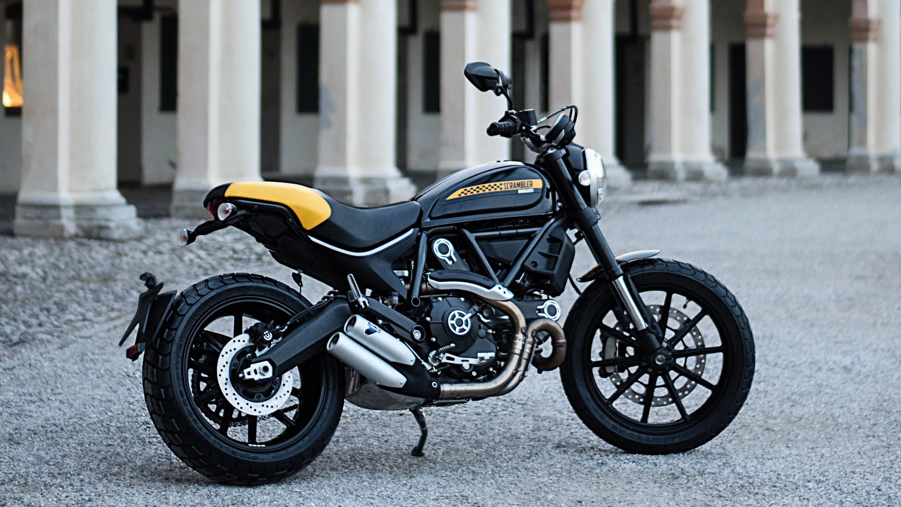 2018 Ducati Scrambler Full Throttle Pictures, Photos, - Royal Enfield Classic 350 Abs , HD Wallpaper & Backgrounds
