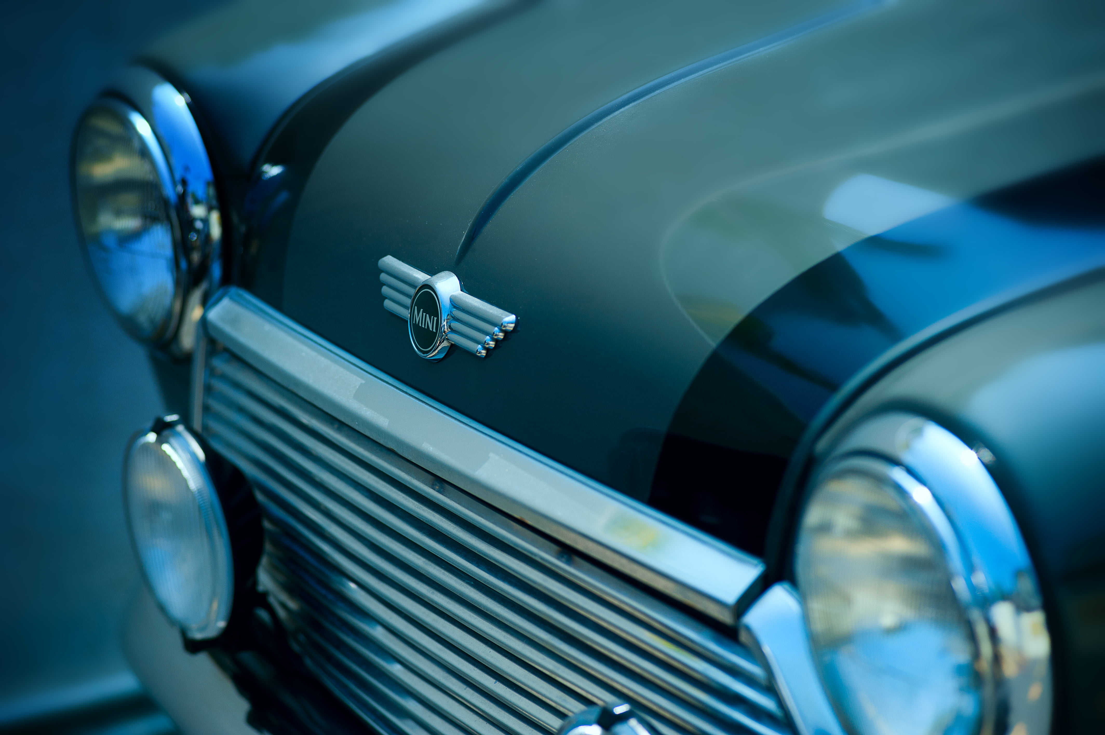 Selective Focus Photography Of Classic Black Car Hd - Classic Mini Cooper , HD Wallpaper & Backgrounds