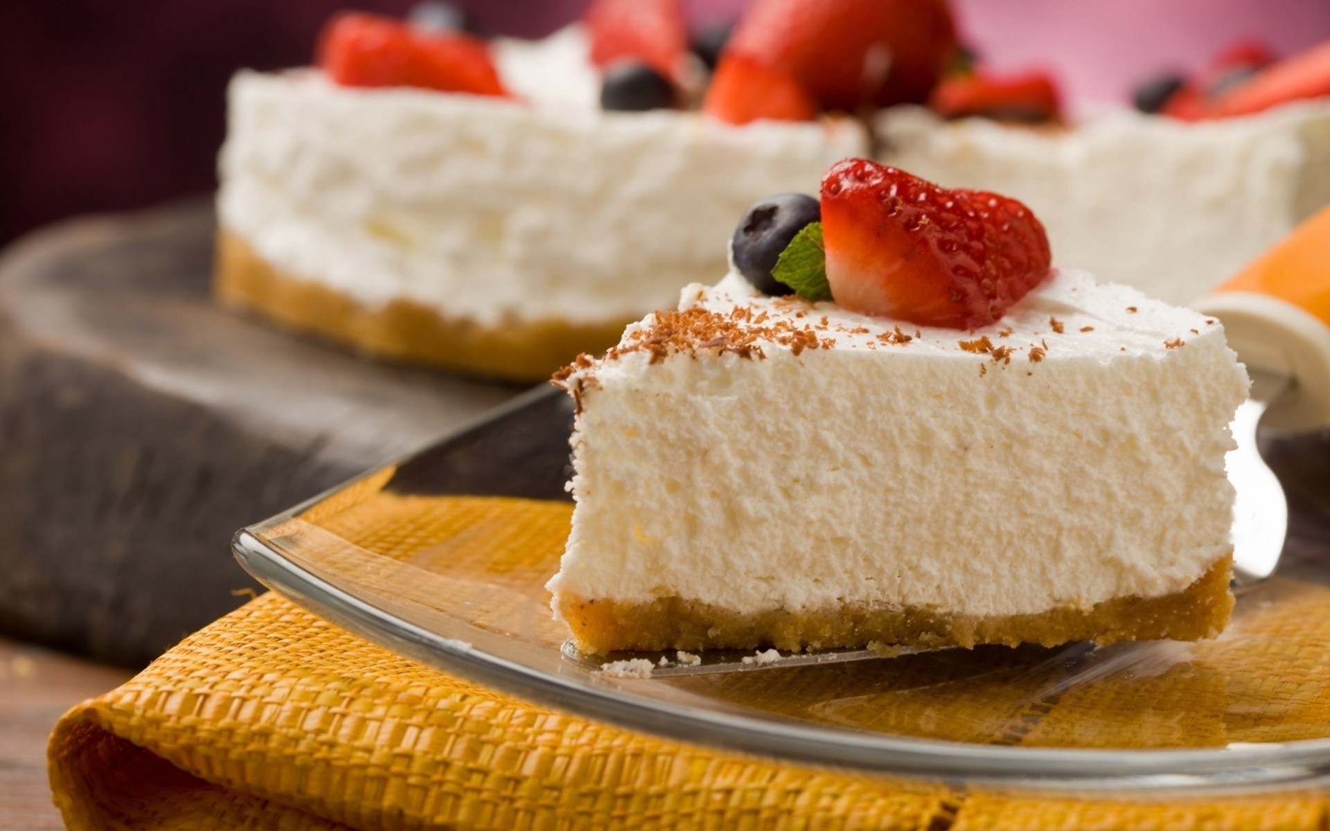 Strawberry Topped Cheesecake Wallpaper - Cheesecake Hd , HD Wallpaper & Backgrounds