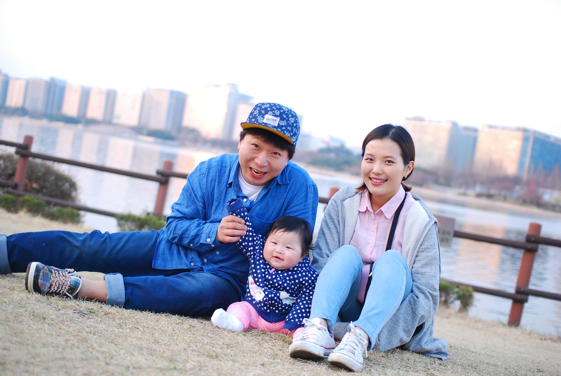Family, Baby, Parents, Korean, Smile, Father, Mid Adult - South Korea Babies , HD Wallpaper & Backgrounds