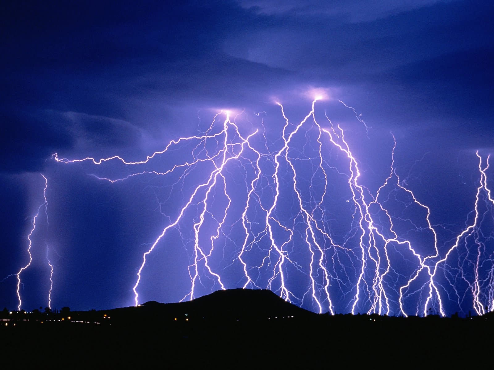 Lightning Bolt Wallpaper - Weather Lightning , HD Wallpaper & Backgrounds