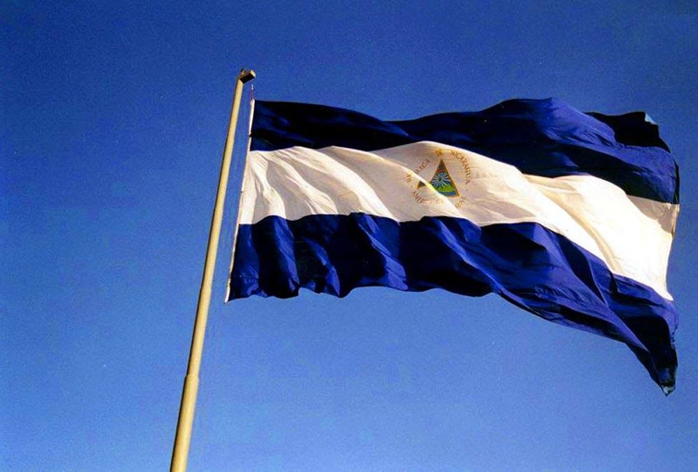 Nicaragua Flag - Bandera De Nicaragua Izada , HD Wallpaper & Backgrounds