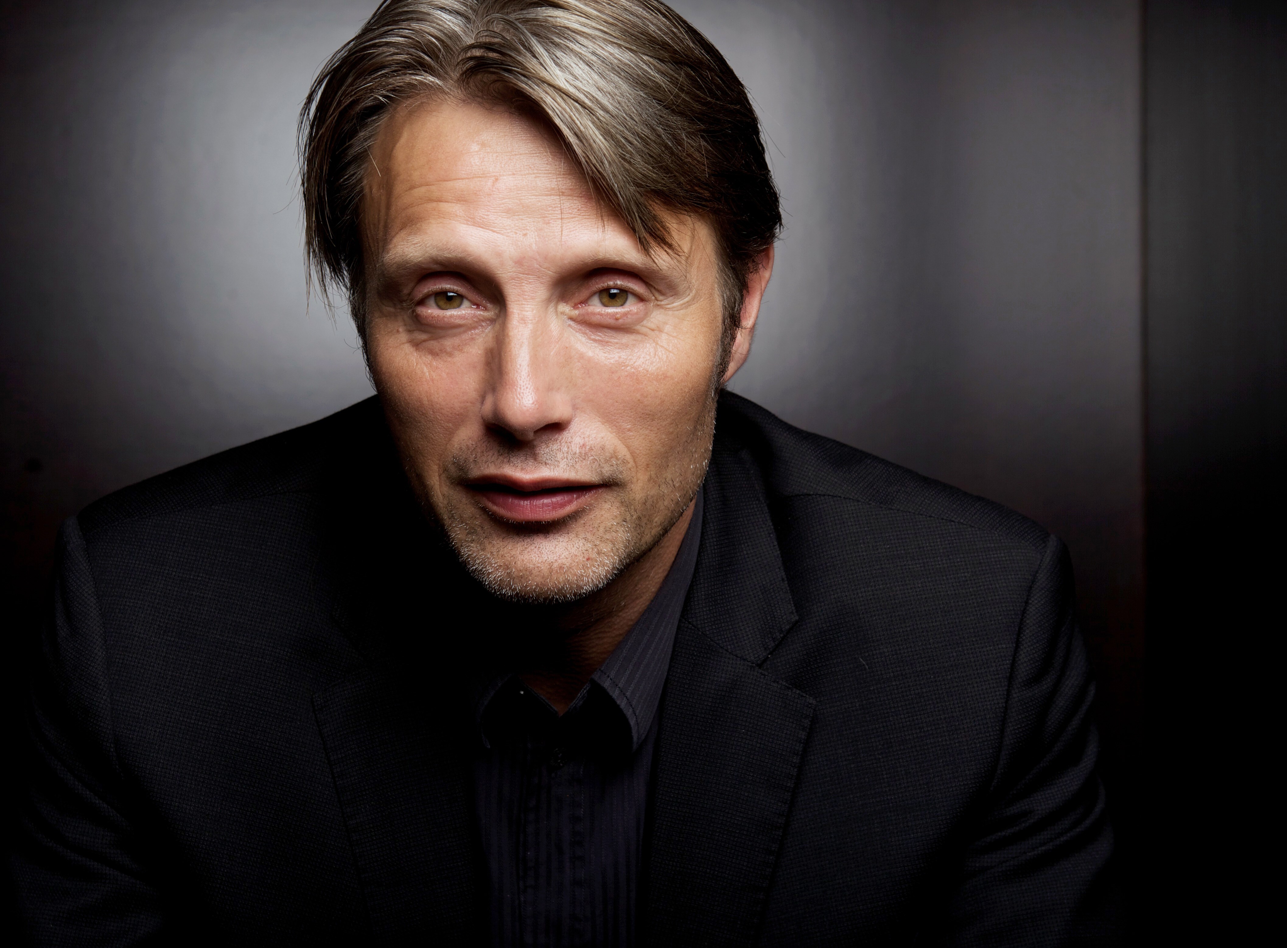 Free Wallpaper And Screensavers For Mads Mikkelsen, - Mads Mikkelsen , HD Wallpaper & Backgrounds