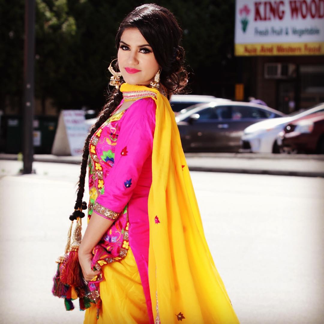 Wallpaper Of Girl In Punjabi Suit - Punjabi Suit Kour B , HD Wallpaper & Backgrounds